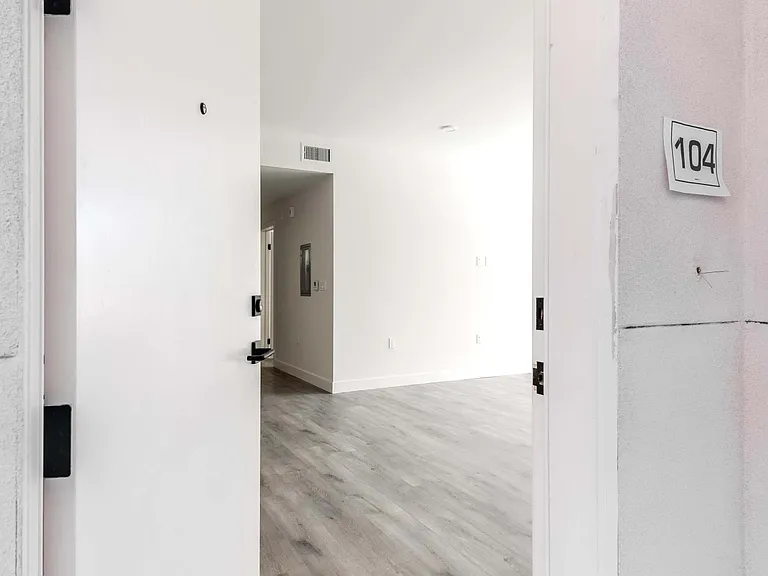 6120 Woodman Ave #102 — Photo 3