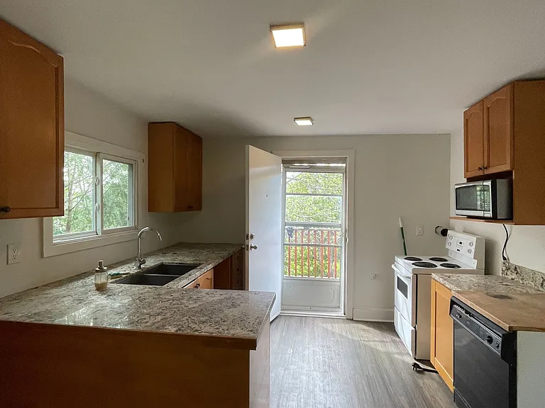 50 Middle St #2 — Photo 11