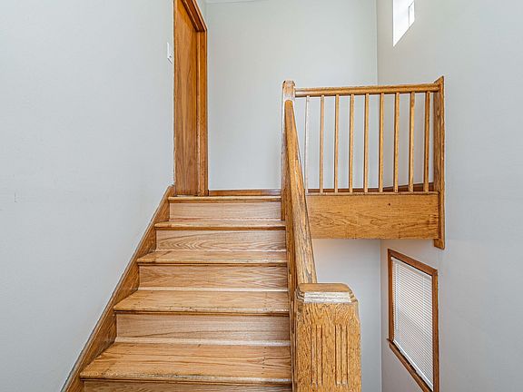3rd image of 5649 W Montrose Ave