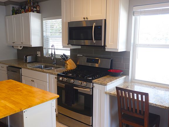 5th image of 7499 Oak St NE