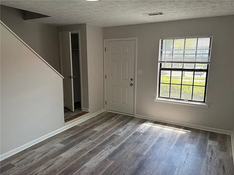4 Eastview Cir #4 — Photo 4