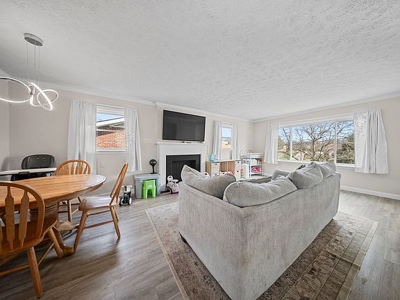 2nd image of 828 N Norwood Rd