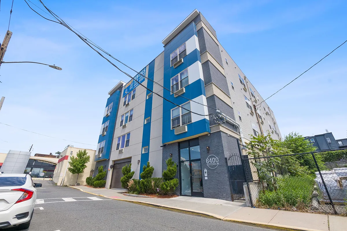 Building Photo - 6400 Jefferson St #205