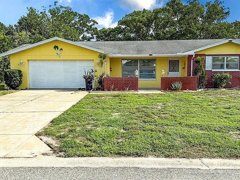 7621 Rosewood Dr — Photo 1