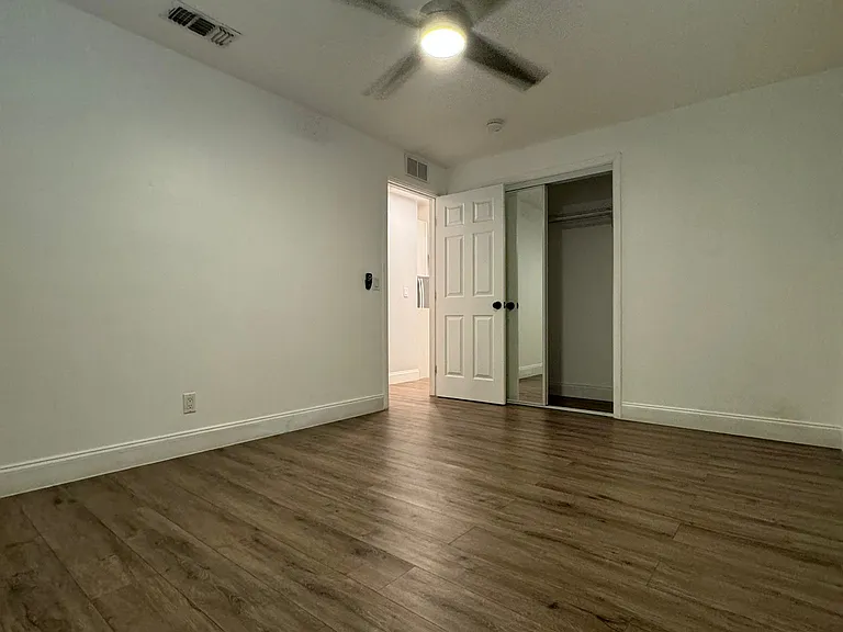 9422 SW 51st St — Photo 16