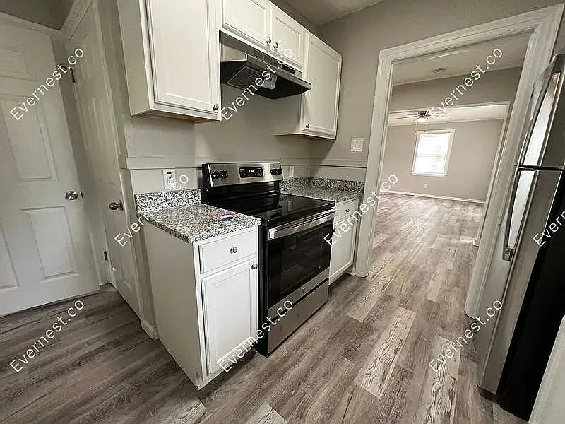 4 bed, 2.0 bath, 1342 sqft, $1,350 — Photo 3