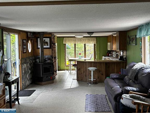 3rd image of 4335 Laurentian Ln