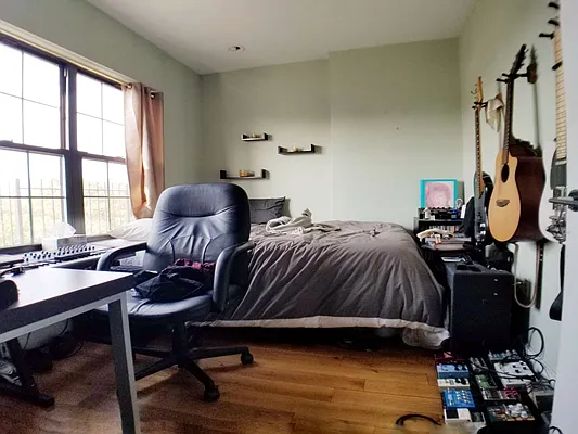 Rented by Rentall Group Inc | media 32