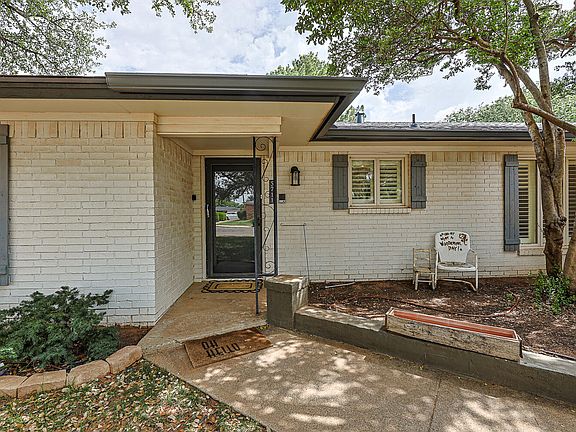 4th image of 5711 74th St