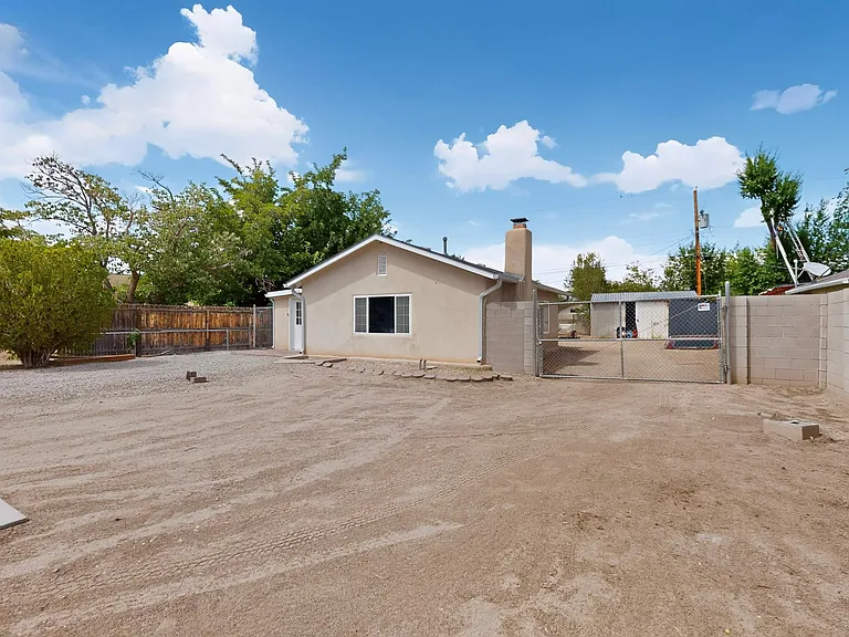 823 San Lorenzo Ave NW — Photo 32