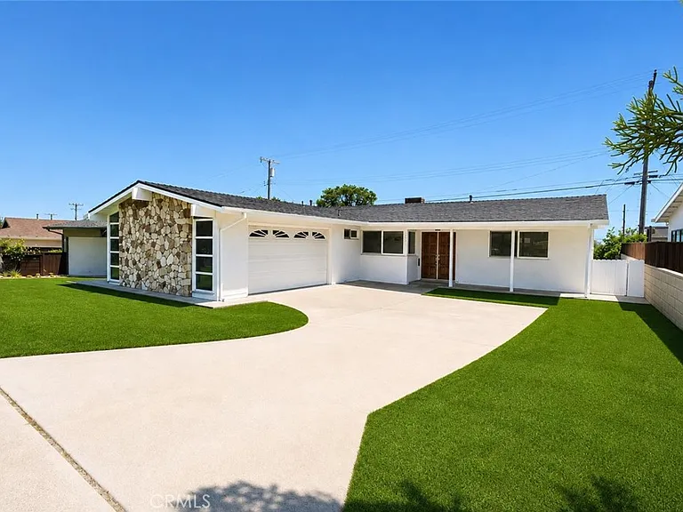 1290 Brightwood St — Photo 1