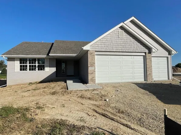1325 Glacier Dr, Byron, IL 61010