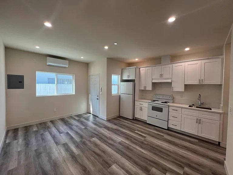 11616 Hamlin St #11620 — Photo 27