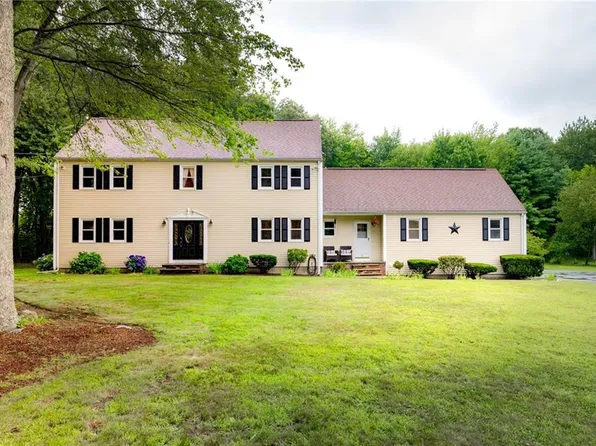 31 Killian Rd, Johnston, RI 02919