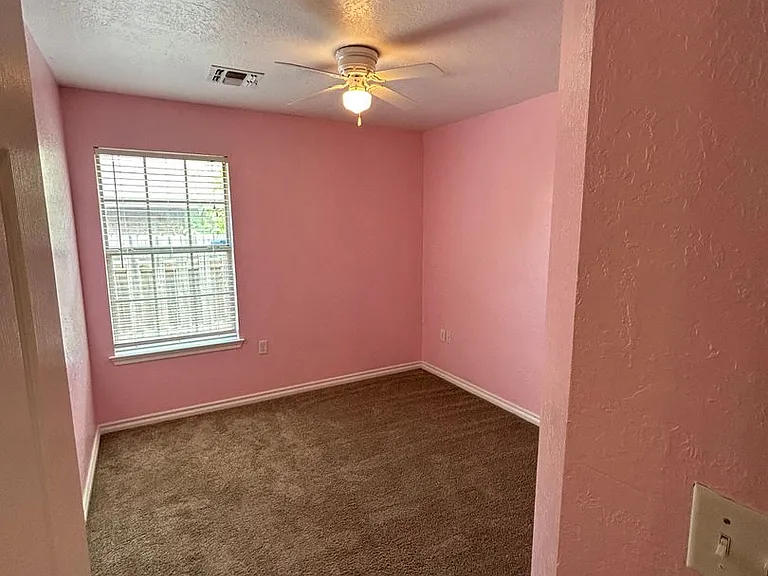 211 NW Cherry Ave — Photo 13