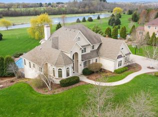 N61W29031 Parkside Pl, Hartland, WI 53029