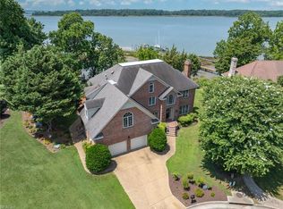 1 Island View Dr, Newport News, VA 23602