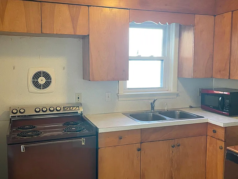77 Chase Ave #2 — Photo 5