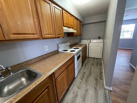 5th image of 1104 Autumn Cir APT D