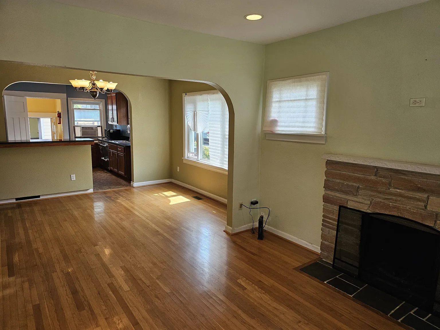 3 bed, 1700 sqft, $4,000 — Photo 2