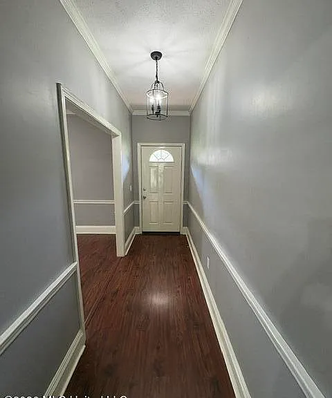 1042 N Azalea Dr — Photo 2