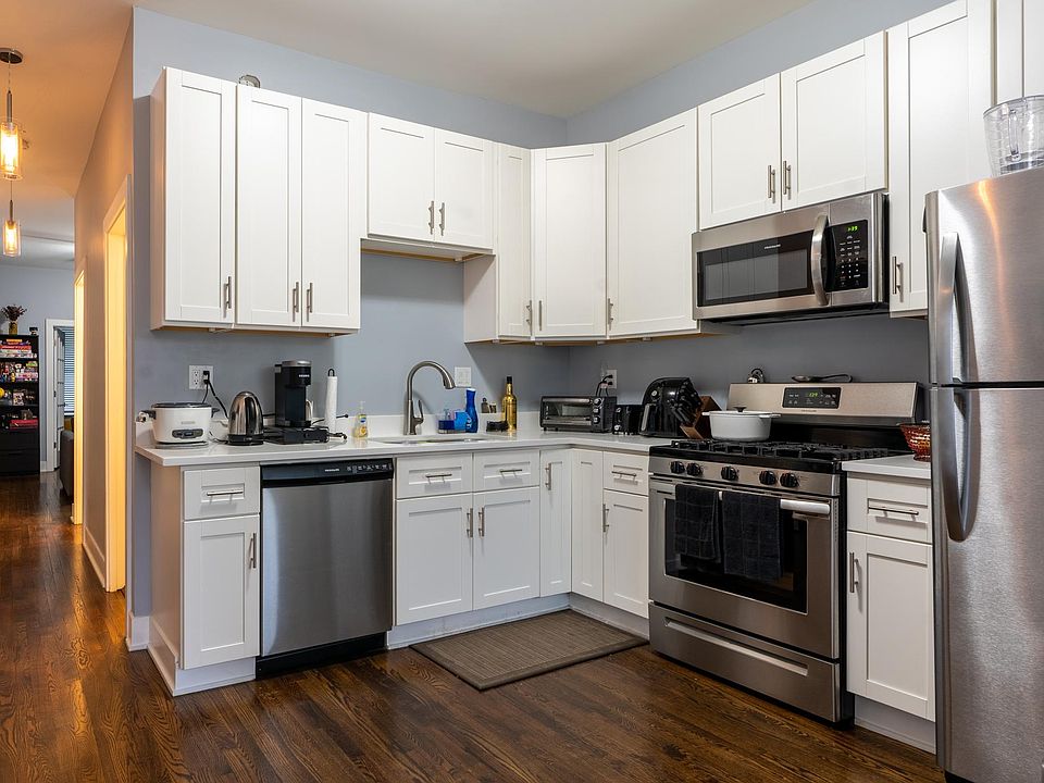 1st image of 4714 N Sawyer Ave #1