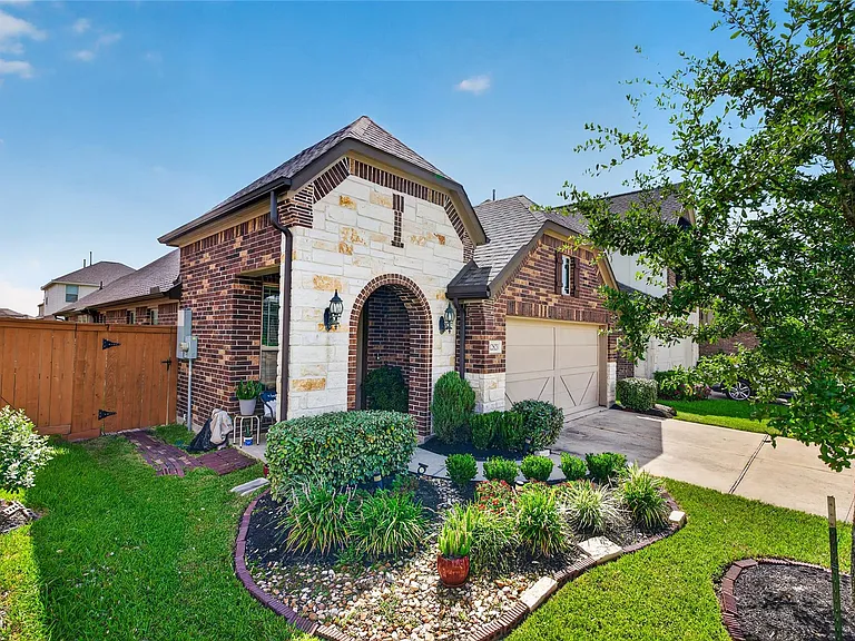 12823 Silverbank Run Dr — Photo 2