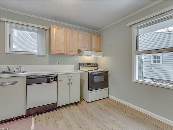 5th image of 1646 Hanover St