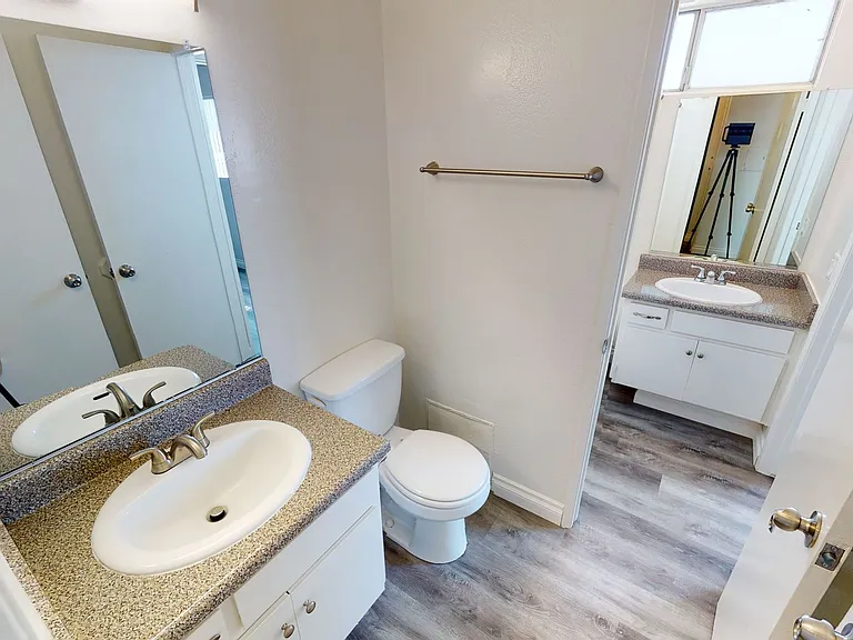 SA2 - 20431 Saticoy Apts. — Photo 10