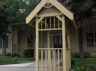 812 N Schnoor Ave, Madera, CA 93637