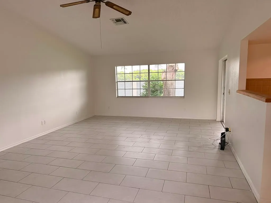 2 bed, 1180 sqft, $1,650 — Photo 2