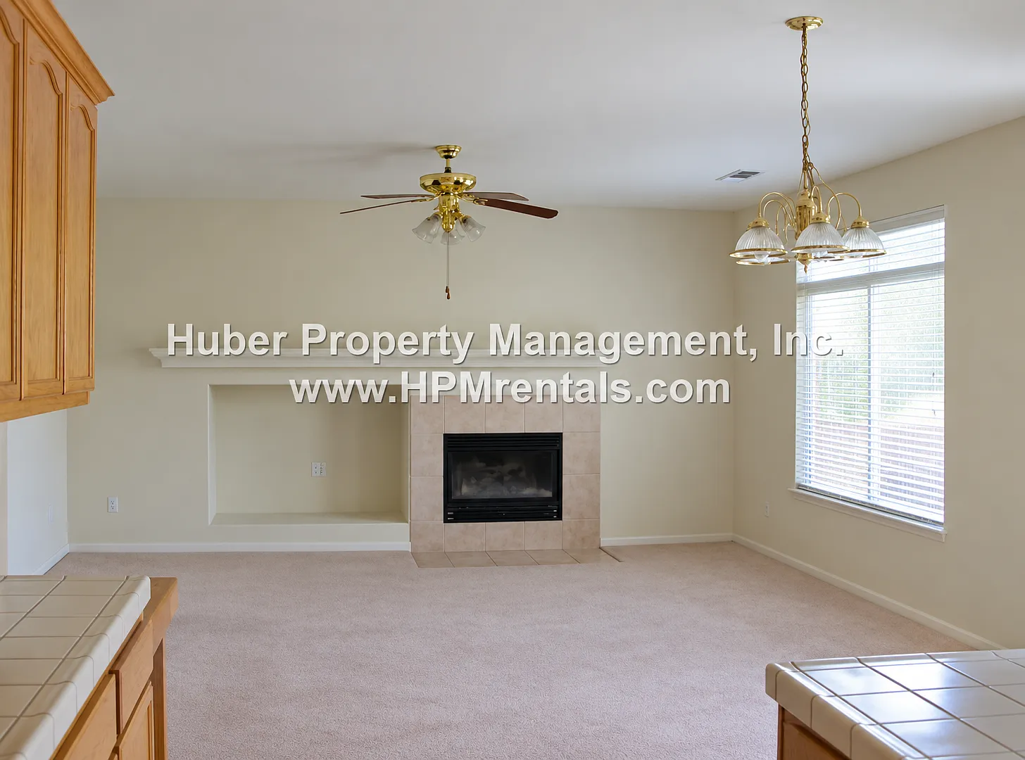 Spacious 4-Bedroom Home in Desirable Brookfield 3-Car Garage & Private Backyard — Photo 4