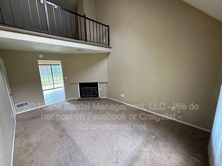 900 NW 36th Street Ter — Photo 11