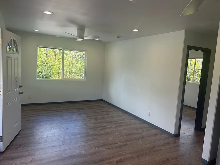 15-1622 28th Ave — Photo 3