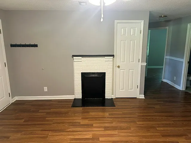 1215 Durham Rd — Photo 3