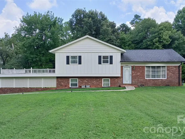 3830 Dowell St, Hickory, NC 28602