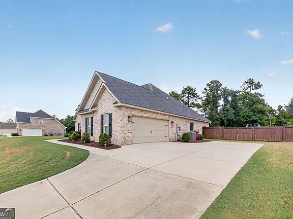 4th image of 240 Lannington Dr