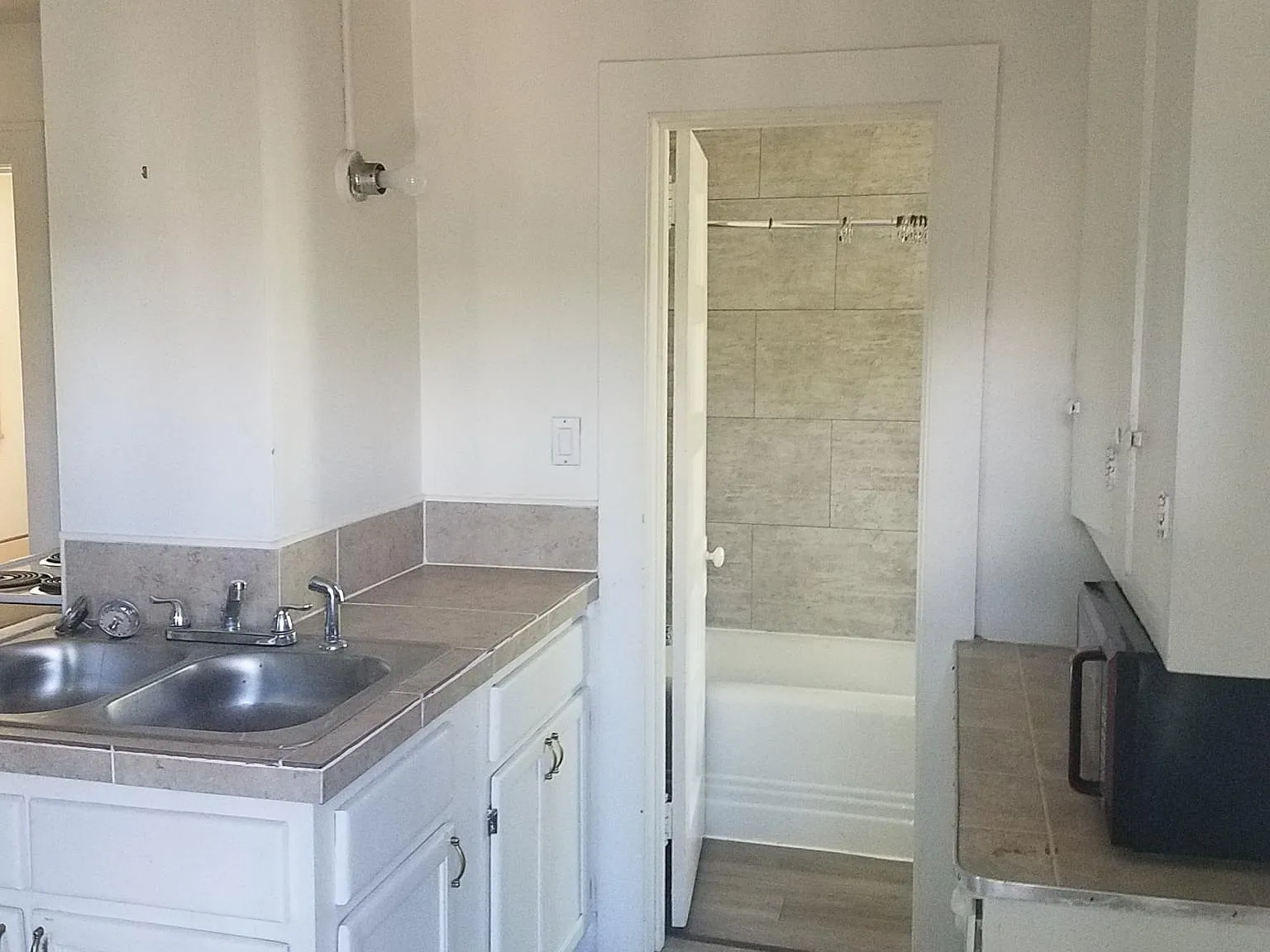 403 E Montezuma Ave — Photo 2
