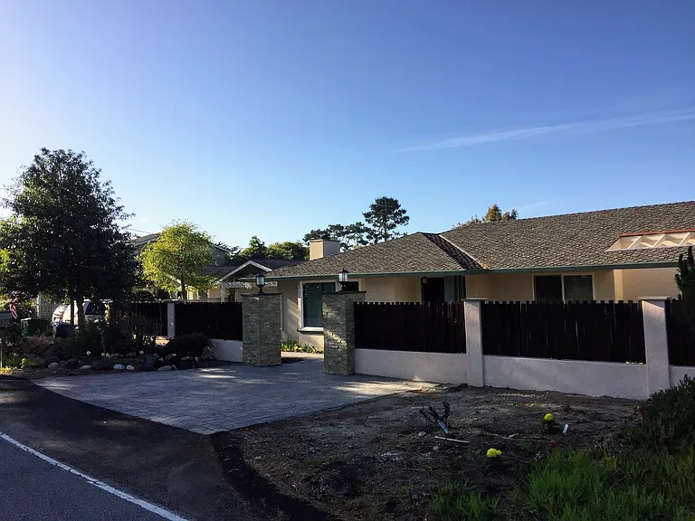 978 Cayuse Rd — Photo 1