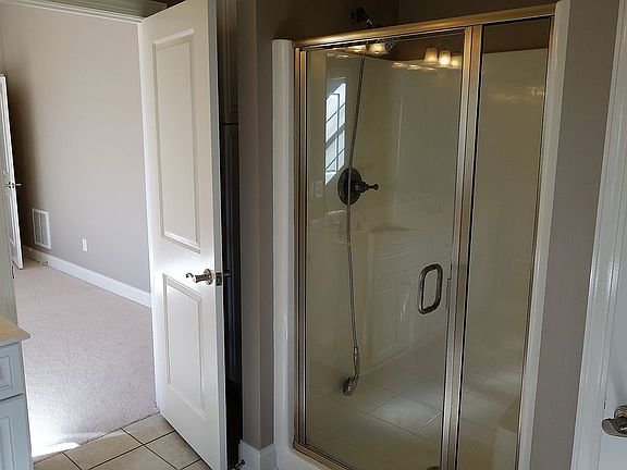 3rd image of 115 Royal Oak Ct
