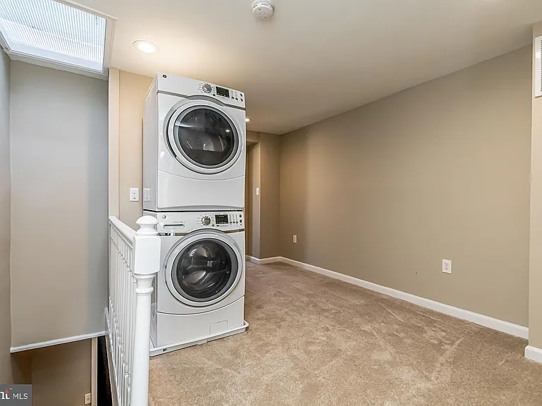 130 W Randall St — Photo 23