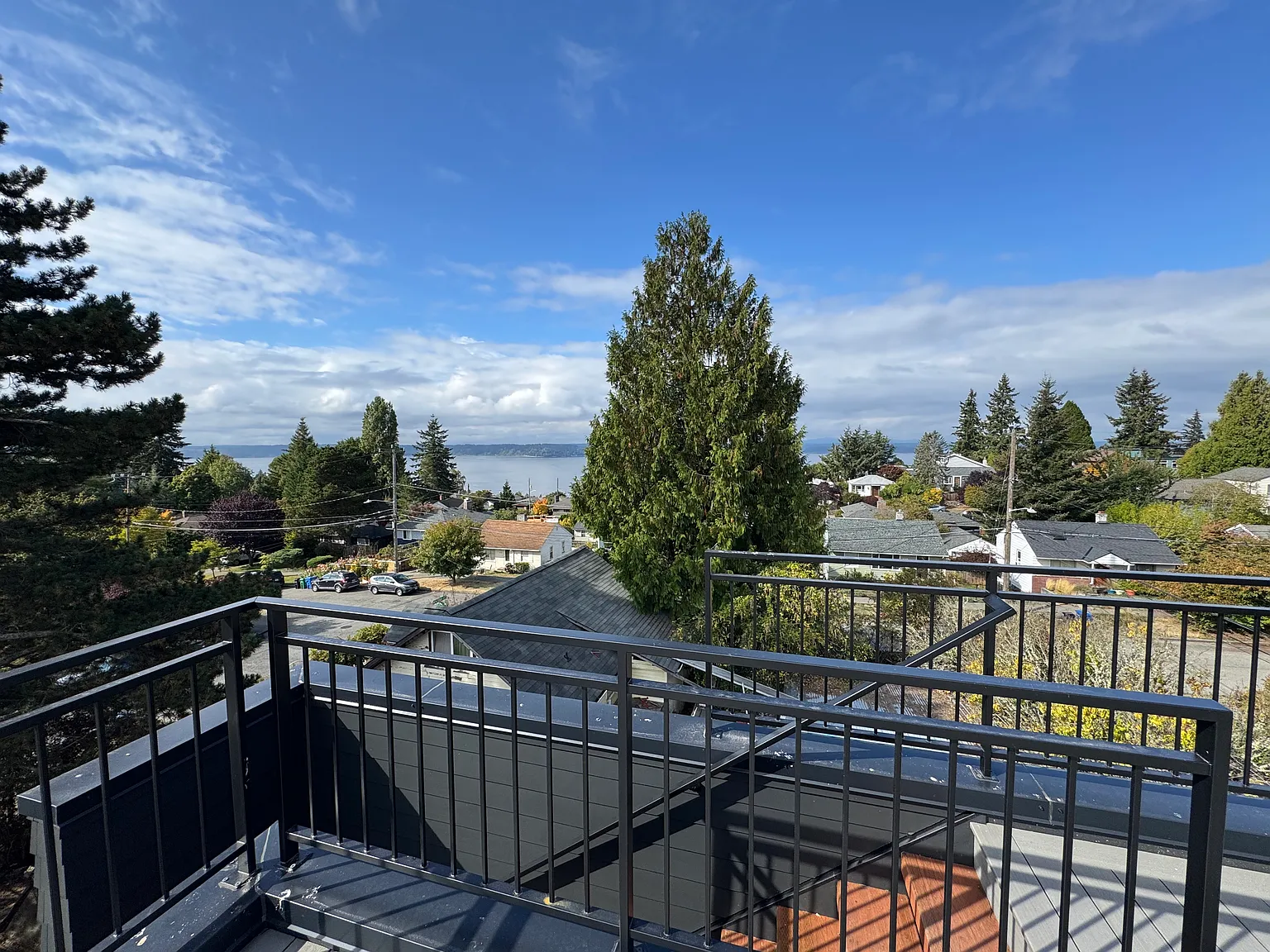 3 bed, 3.5 bath, 2200 sqft, $5,500 — Photo 2