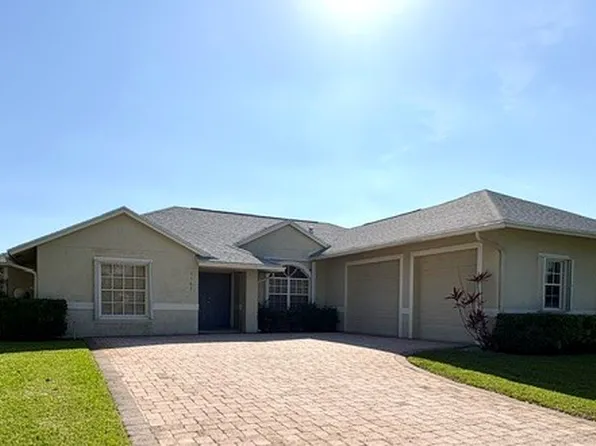 1163 Essex Dr, Wellington, FL 33414
