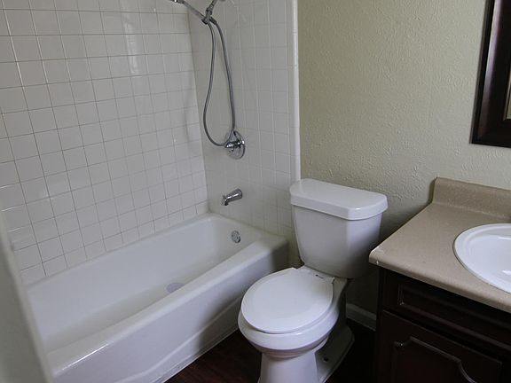 5th image of 1302 Taperwicke Dr