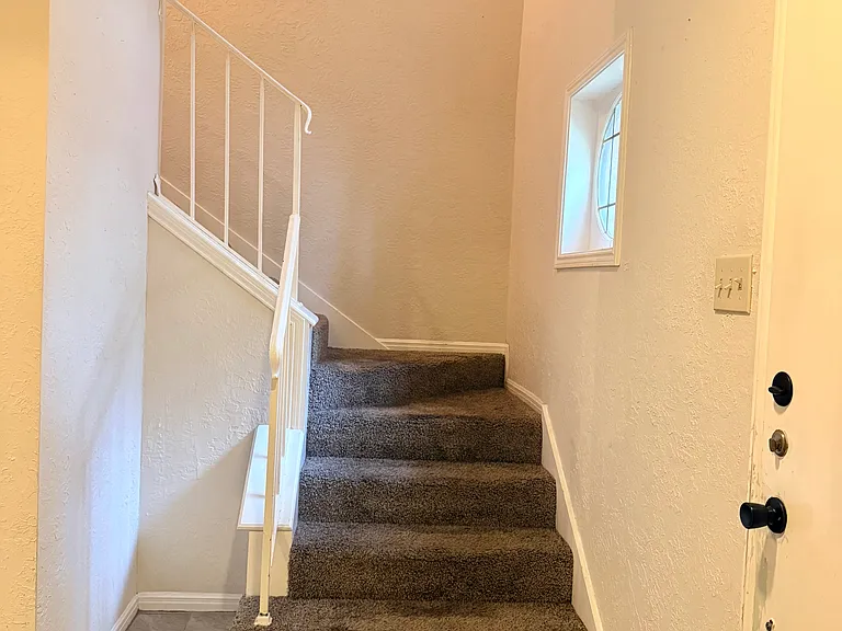 722 Thicket Ln — Photo 8