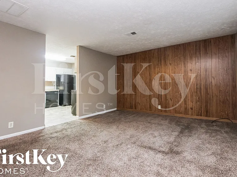 376 Ticen St — Photo 3