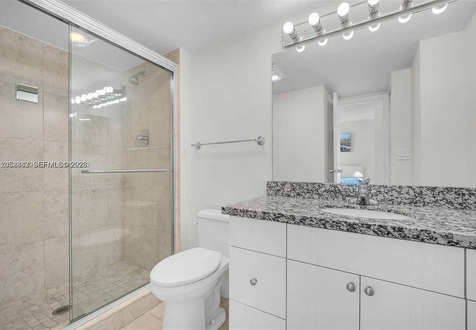 2 bed, 972 sqft, $2,700 — Photo 2