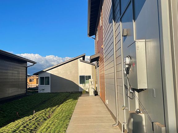 Entry from the side of the main house.