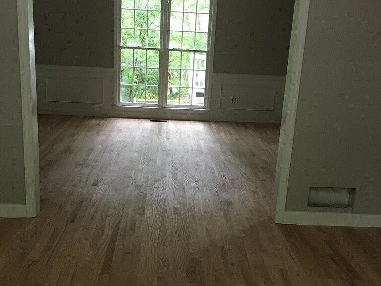 Large Dinning Room with Lakeview