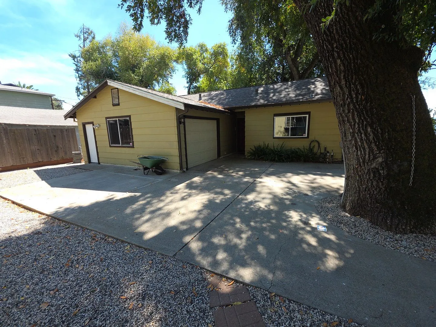 2 Bed 1 Bath Furnished Home — Photo 2